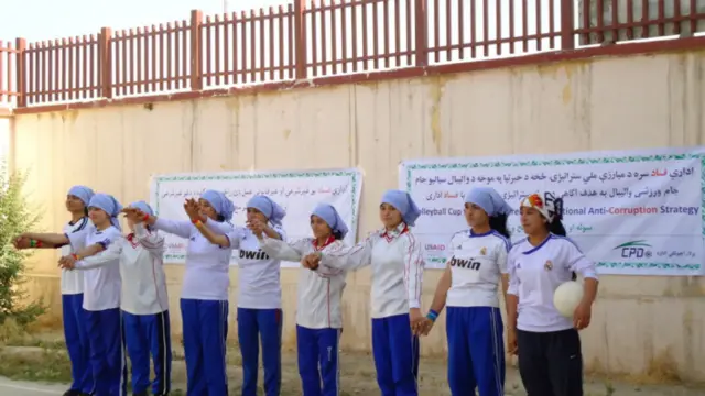 په كابل كې د اداري فساد پر ضد د مبارزې كپ سياليو په لړ كې د نجونو ترمنځ په نننۍ لوبه كې بي بي مهرو ښوونځي نيمه پايلوبې ته ووتله. 