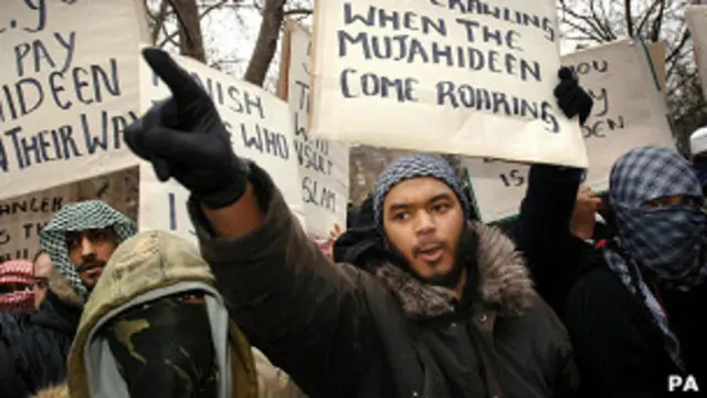 Акция протеста у посольства Дании в Лондоне