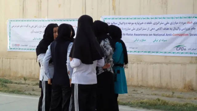 د دغو سياليو د په لاره اچوونكې موسسې سولې او ترقۍ چې د امريكا د پراختيايي ادارې (USAID)مالي همكاري ورسره ده د بهرنيو اړيكو مسووله نبيله محمدي وايي، روانو سياليو د نجونو لپاره ډېره ګټه رسولې او د لېسو ترمنځ يې يوه ښه فضا رامنځته كړې ده. 