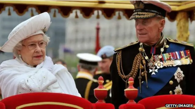 Принц поруч з дружиною