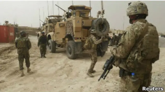 سربازان خارجی در افغانستان از سوی افراد به ظاهر همکار خود بارها مورد حمله قرار گرفته‌اند