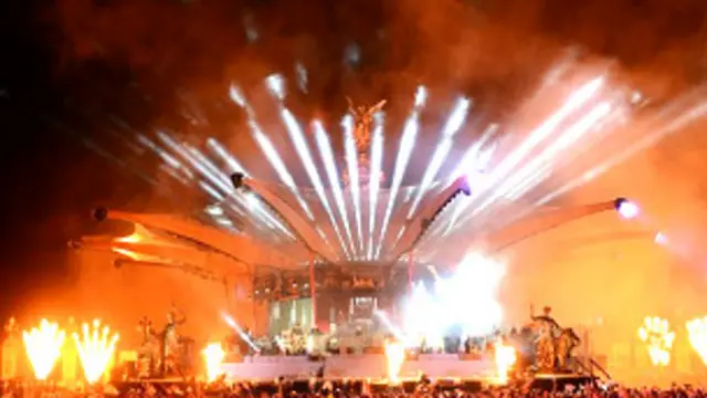 ألعاب نارية اطلقت احتفالا باليوبيل الماسي