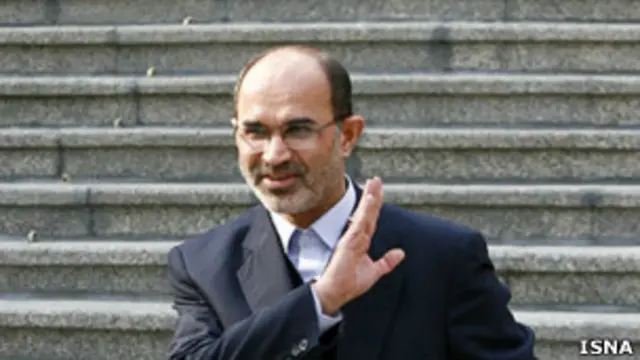 غلامحسین نوذری وزیر نفت دولت احمدی نژاد می گوید: شاید نقدهایی بر قرارداد کرسنت وارد باشد اما از آن زمانی که عده‌ای این قرارداد را نقد کردند و برای این قرارداد مشکلاتی به وجود آمد؛ بیش از ٧ سال می‌گذرد و در این مدت سهم گاز ایران در میدان مشترک سلمان با امارات در حال سوختن است.