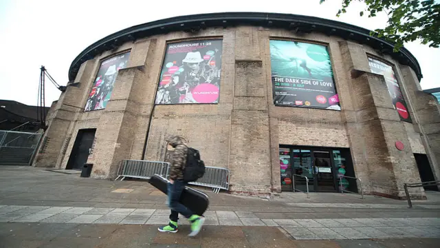 द राउंड हाउस