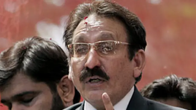 مارچ سنہ 2007 میں ہی پرویز مشرف اور افتخار محمد چوہدری کے درمیان اختلافات شروع ہو گئے تھے: شریف الدین پیرزادہ