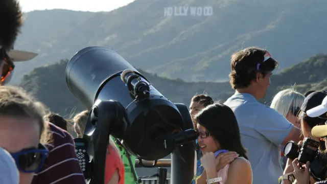 این گذر بیشتر رویدادی عمومی تلقی میشود تا علمی، اما منجمان هم بیکار ننشستند و انواع تلسکوپها را بیرون کشیدند