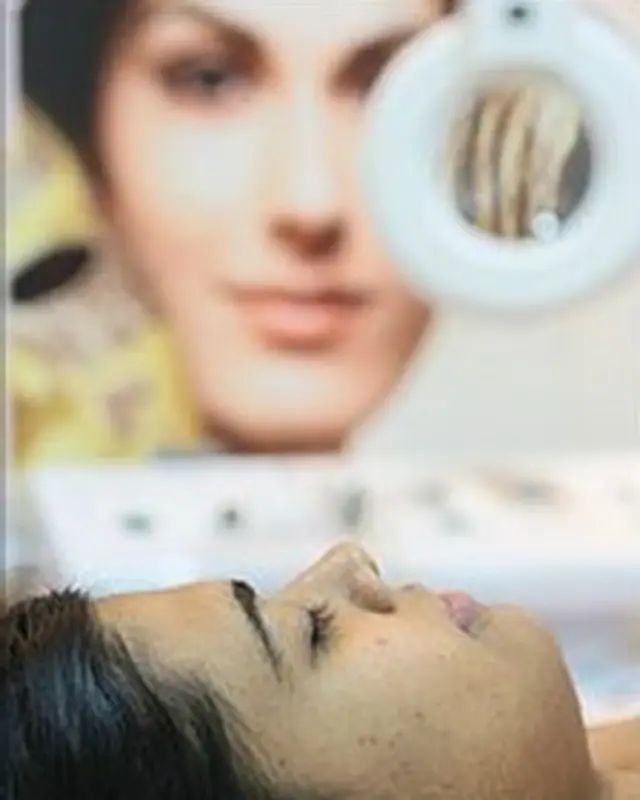 印度不少人相信,一白遮百醜。