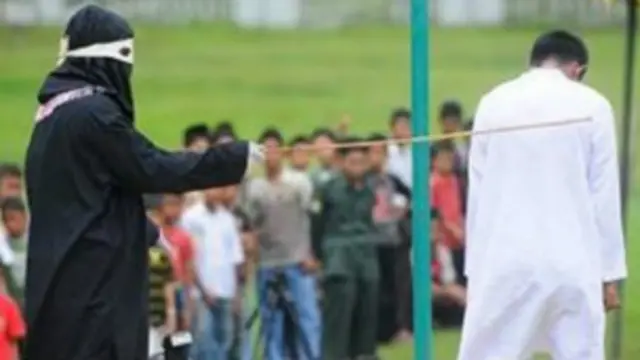 Hukuman cambuk di Aceh kebanyakan diberlakukan bagi yang terlibat kasus perjudian dan perzinahan. 