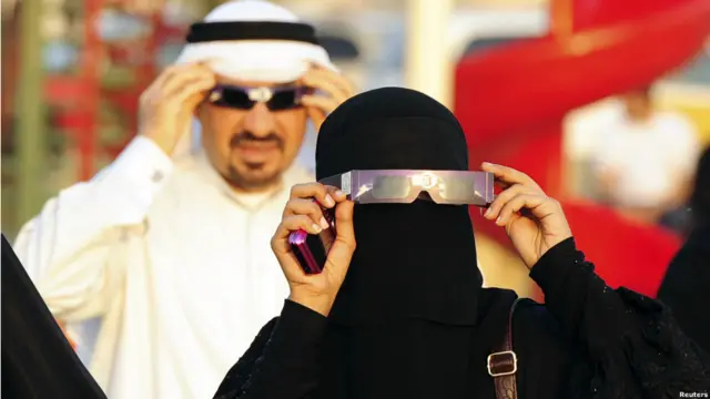 عرب ميرمن او سړی د زهرې تېرېدنه ويني.