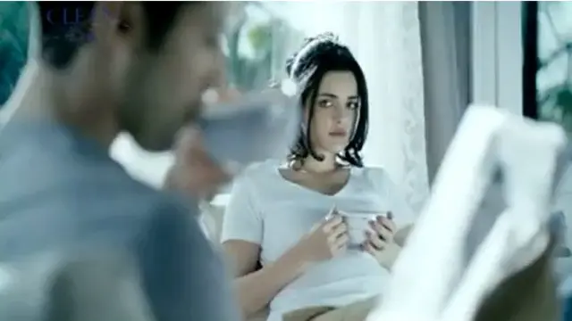 बाजार में अब महिलाओं को गोरा बनाने का सामान ही नहीं है, बल्कि उनके प्राइवेट पार्ट्स को भी गोरा करने का विज्ञापन दिखाया जा रहा है 