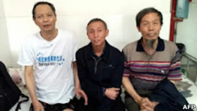 Ông Lý Vượng Dương (bìa trái)