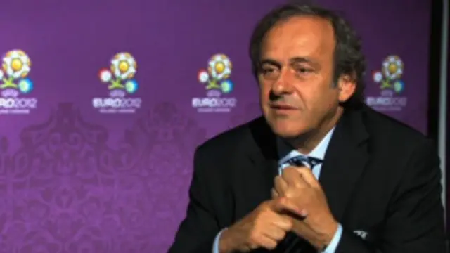 Platini juga menentang penggunaan teknologi garis gawang.