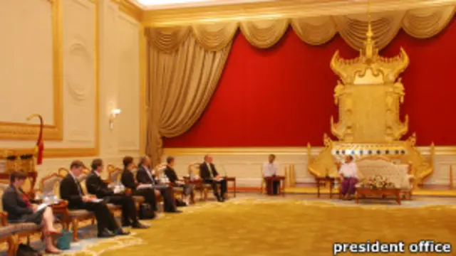 Ngoại trưởng Bob Carr hội kiến Tổng thống Thein Sein