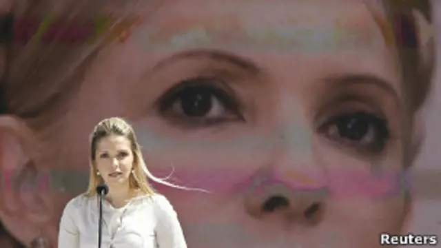 Тимошенко з-за ґрат просить не тиснути Януковичу руку