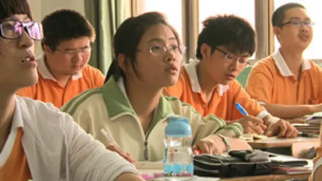 اساتذہ اور والدین چاہتے ہیں کہ چینی بچے بہتر مستقبل کے لیے اپنی توجہ تعلیم پر مرکوز کریں