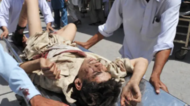 لاشوں اور زخمیوں کو لیڈی ریڈنگ ہسپتال منتقل کیا گیا ہے