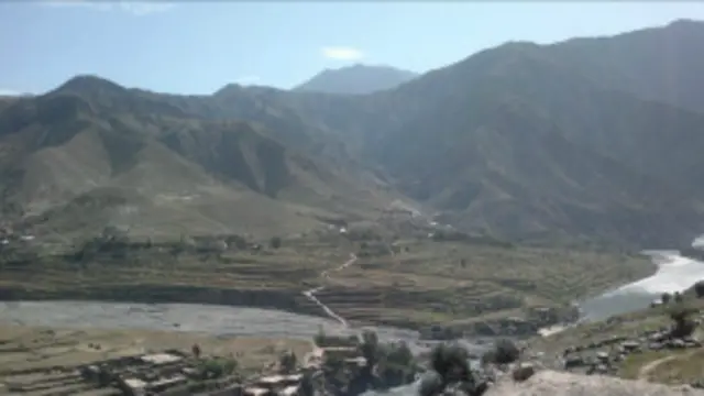 رپوټونه وايي تر اوسه په دغو بريدونو کې شاوخوا اوه کسان وژل شوي دي.