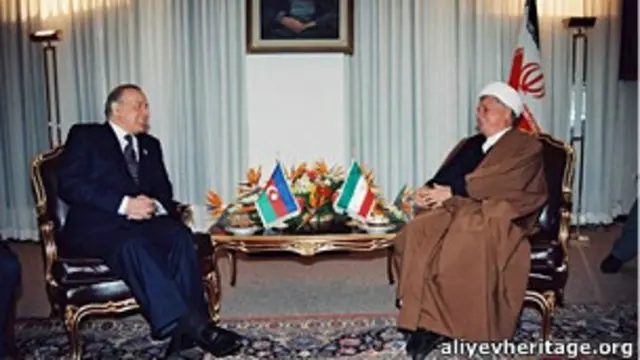 همزمان با فروپاشی اتحاد جماهیر شوروی و استقلال جمهوری آذربایجان، ایران یکی از اولین کشورهایی بود که استقلال این کشور را به رسمیت شناخت. اکبر هاشمی رفسنجانی و حیدرعلی اف روسای جمهوری پیشین ایران و جمهوری آذربایجان