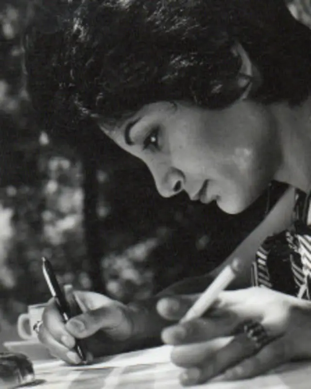 هربار صحبت از آثار فرهنگی و هنری ایران می شد، باز می شد همان سیما کوبان سالهای دور و با شور بسیار و با زبانی بسیار رک که یکی از شاخصه های فراموش نشدنی او بود