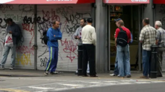 فرص من هاجروا إلى بريطانيا قبل عام 1999 في الحصول على الإعانات والإعفاءات الضريبية كانت أقل بنسبة 45 في المئة مقارنة بالبريطانيين في الفترة بين عامي 2000 و2011.