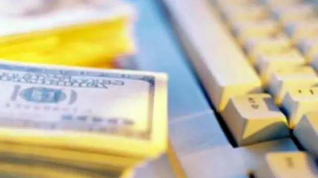 computador con dinero