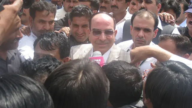 ملک ریاض کے خلاف متعدد مقدمات سپریم کورٹ میں زیرِ سماعت ہیں۔