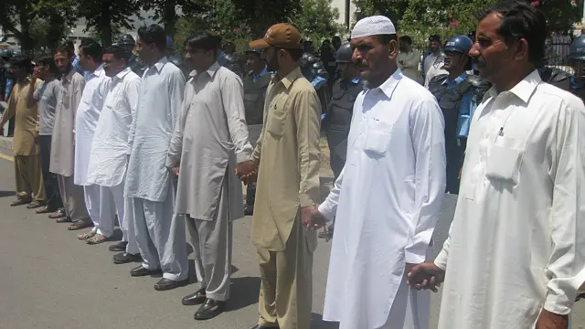 اسلام آباد پولیس کے ہمراہ سادے کپڑوں میں بھی سکیورٹی اداروں کے اہلکار تعینات تھے۔