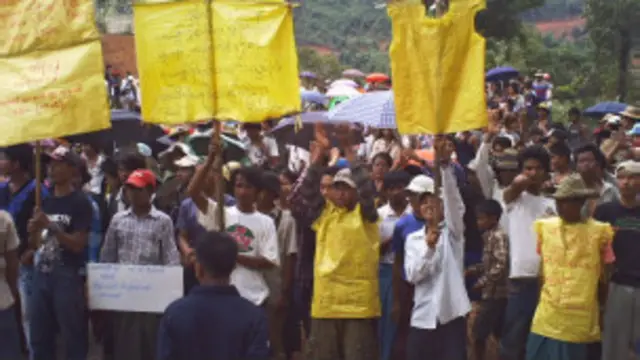 ရွှေမြင့်တင် တောင်ပေါ်စေတီ အရောက်မှာ ပိတ်ဆို့မှုကို ခံနေရတာ ဖြစ်ပါတယ်