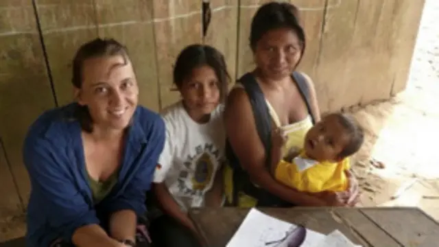 Melanie Martin con mujeres tsimane