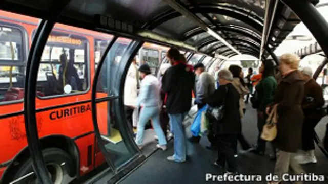 Paradero de autobuses en Curitiba