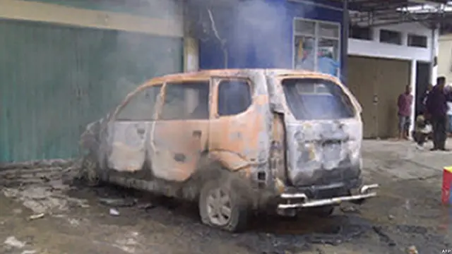 Kendaraan yang dibakar di Waena 