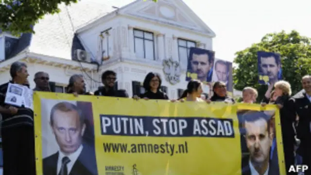 Демонстрация под лозунгом "Путин, останови Асада!"