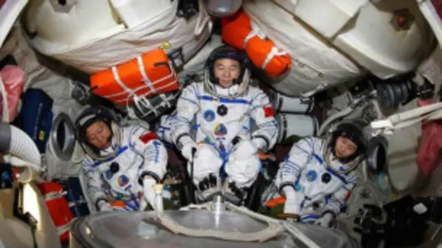 طاقم السفينة شنجو 9