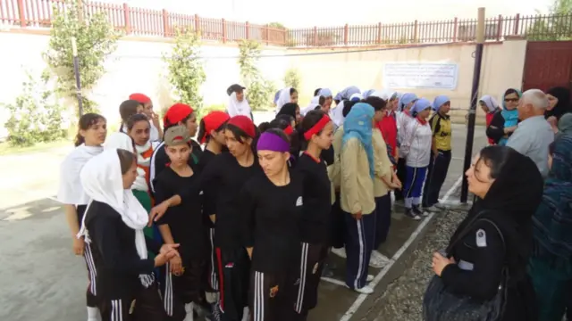 په هغو لوبو كې چې نن د كابل ښار په سوريا لېسه كې د څلورو لوبډلو ترمنځ وشوې د سوريا او بي بي مهرو د نجونو لېسو واليبال لوبډلو وكولاى شول د رابيا او ام البنين لېسو په ماتولو سره د لوبو پايلوبې ته لار ومومي. 