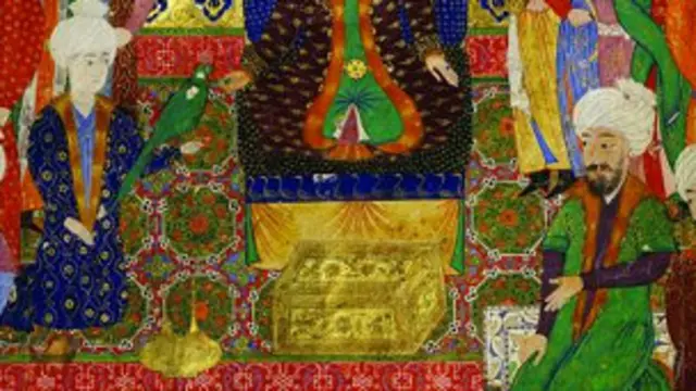 کاتوزیان می گوید در ایران طبقات گوناگون همیشه وجود داشته اند ولی برخلاف جوامع طبقاتی دارای هیچ حقوق مستقلی از دولت نبودند