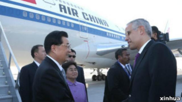 中國國家主席胡錦濤抵達墨西哥出席峰會