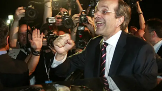 Lãnh đạo Đảng Tân Dân chủ Antonis Samaras ăn mừng thắng lợi