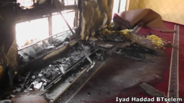 Mesquita incendiada na Cisjordânia (Foto: Iyad Haddad, B'Tselem)