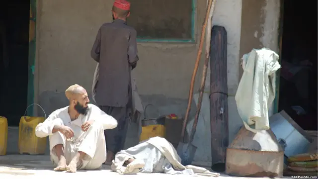 په دغه مرکز کې بندیان نه، بلکې څه باندې ۶۰۰په نشه روږدي کسان د درملنې په موخه ساتل کیږي.