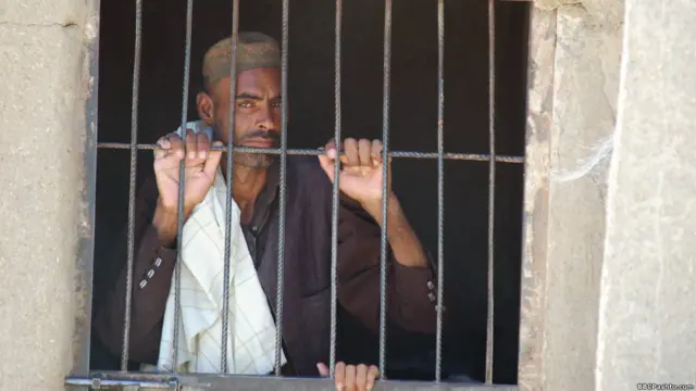  په كندهار كې د روږدو كسانو د شمېر په پرتله د شته روغتيايي مركزونو شمېر ډېر لږ بلل كېږي.