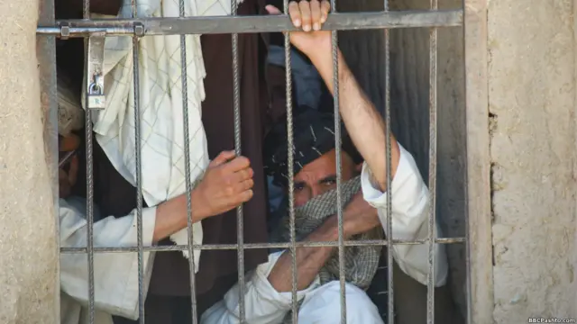 په دغه مرکز کې چې په وړیا توګه د معتادو کسانو درملنه کېږي، ډېرې کورنۍ یې د خپلو دوستانو نوي ژوند ته هیلمن کړي هغوی چې په نشه روږدي دي.