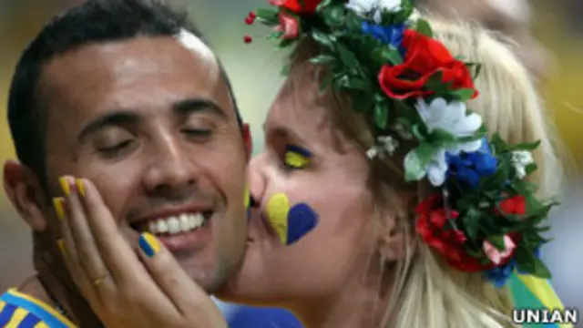 Поцілунок на футболі