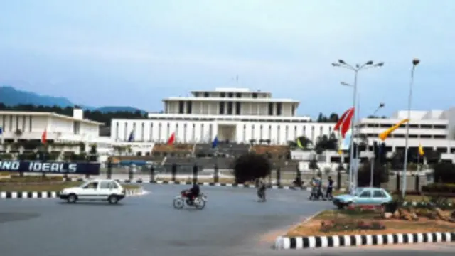 قومی اسمبلی میں مسلم لیگ ن، پاکستان پیپلز پارٹی، عوامی نیشنل پارٹی، ایم کیوایم، نیشنل پارٹی، پشتونخوا ملی عوامی پارٹی اور عوامی مسلم لیگ نے بل کی حمایت کی