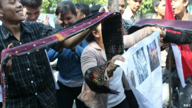 Demonstrasi mahasiswa keturunan Batak di depan Kedubes Malaysia, Rabu (20/06)