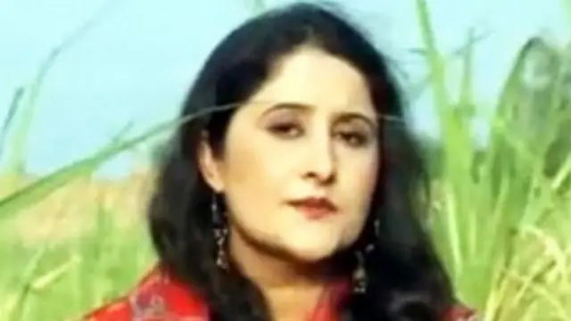 تقریناً تین سال قبل ایمن اداس نامی ایک نوجوان گلوکارہ کو پشاور میں قتل کر دیا گیا