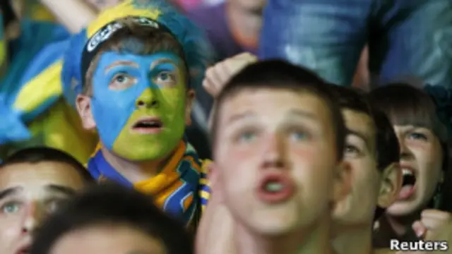 Матч Україна-Польща побачать не тільки в телевізорі