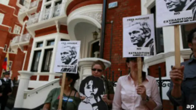 Manifestación de apoyo a Assange en Londres