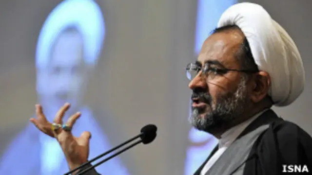 حیدر مصلحی وزیر اطلاعات در دوره ای از سمتش برکنار شد اما با حکم آیت الله خامنه ای در سمتش ابقاء شد