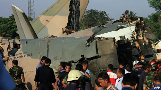 Korban tewas kecelakaan pesawat Fokker 27 milik TNI AU menjadi sepuluh orang.