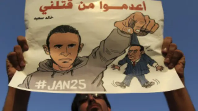 كان الناشط المصري من أوائل الذين قادوا الاحتجاجات ضد النظام المصري السابق على خلفية مقتل خالد سعيد 